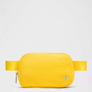 Lululemon Everywhere Belt Bag 1L- Lemon Lush/Silver